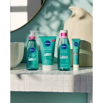Derma Skin Clear Anti-Blemish Scrub - Čistiaci pleťový peeling
